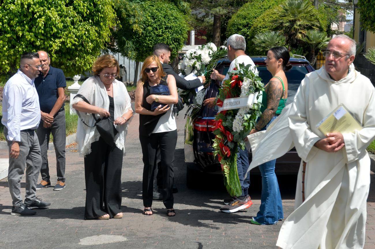 Ángel Ferrera ya descansa en el cementerio