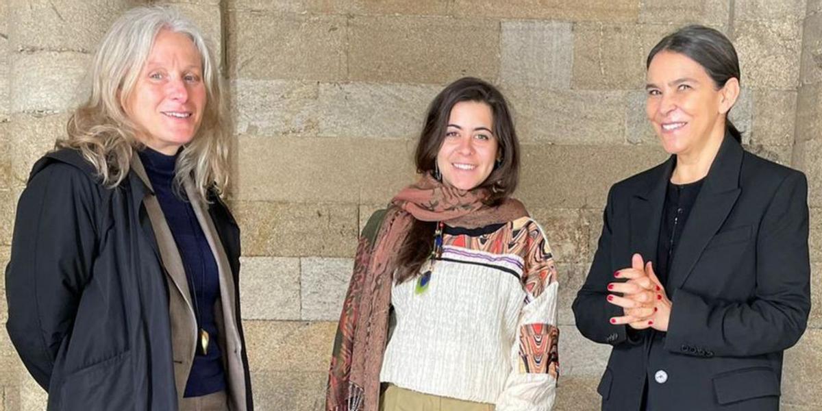Chus Busto, Constance Hurlé e Mercedes Rosón, no 2022 / concello