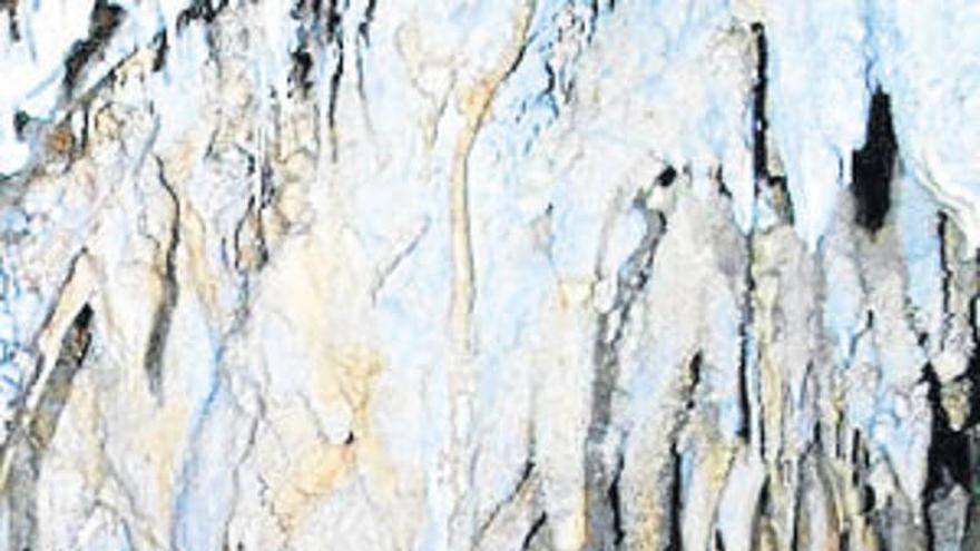La cueva de la Murcielaguina revela más pinturas rupestres