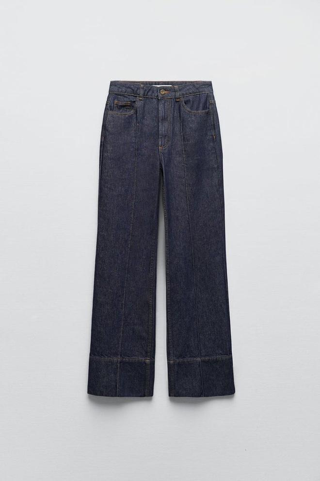 Jeans rectos de Zara (precio: 29,95 euros)
