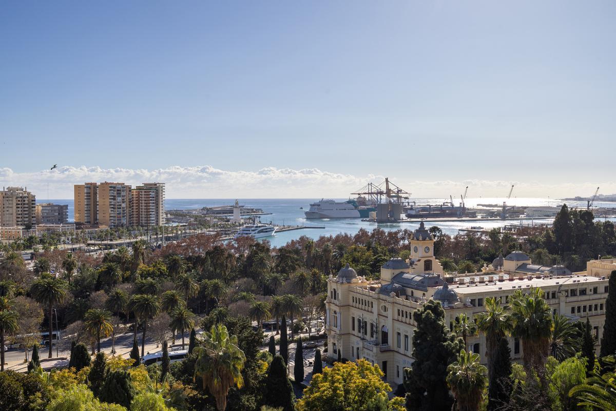Vista a las calles de Málaga en un día soleado