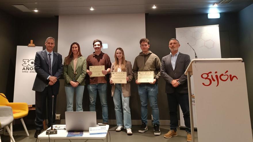 Por la izquierda, Eduardo Cuesta, Ángela Pumariega, Daniel González, Paula Iglesias, José Ramón Suárez y Luis  Díaz, ayer, en el edificio de Gijón Impulsa, durante la entrega de premios de la Jornada de presentación de proyectos de investigación 2023 del IUTA.