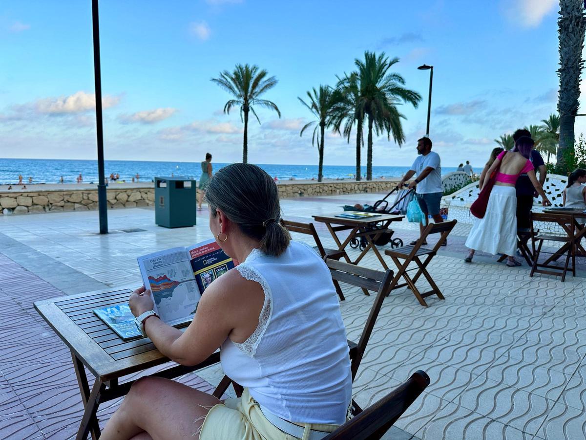El mar y la lectura se juntan para las familias en El Campello