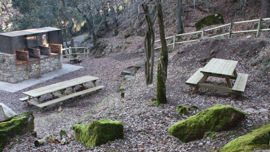 La zona de graelles a les Fonts del Cardener