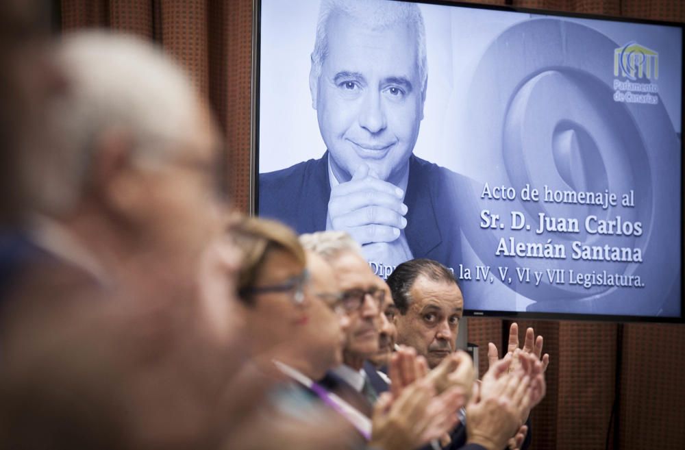 El Parlamento rinde homenaje póstumo al ...