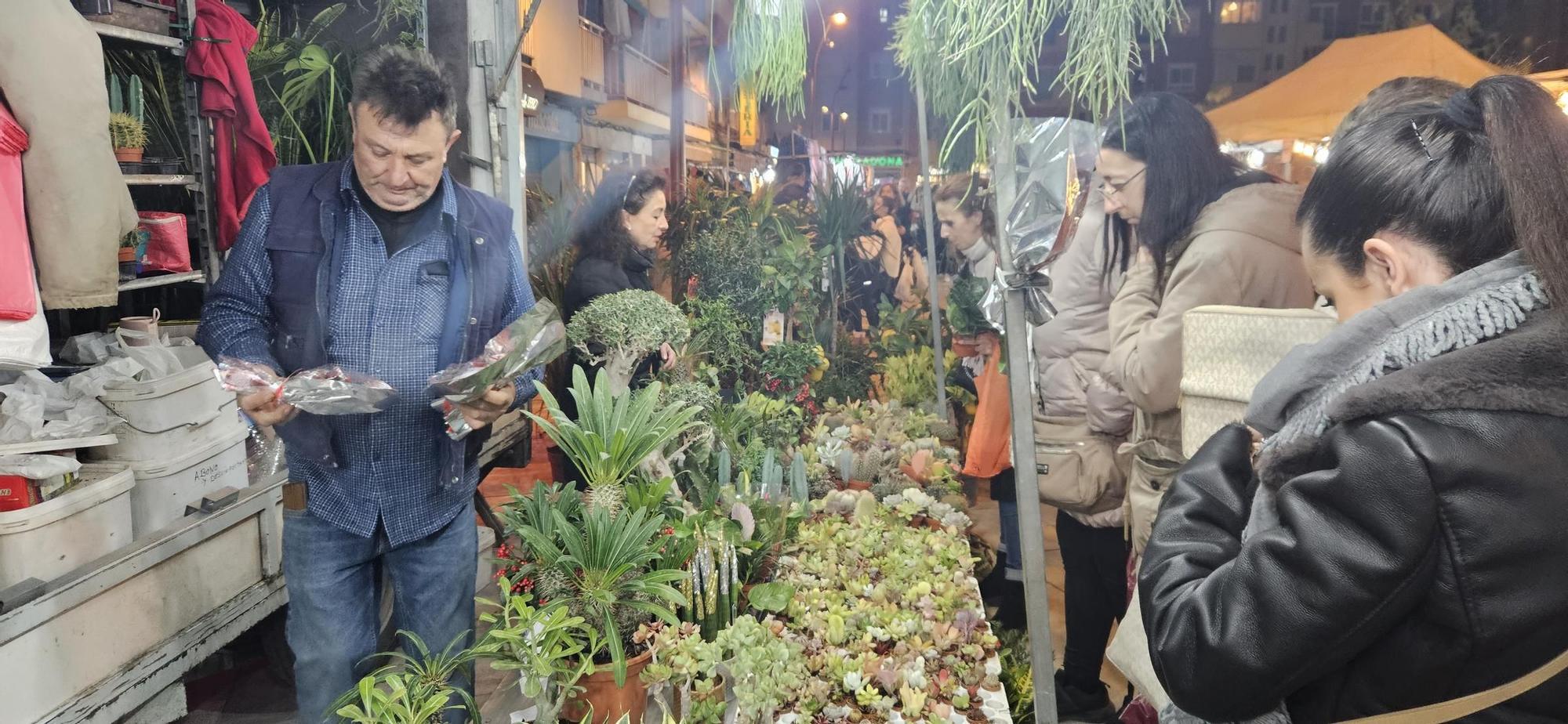 Así es el mercado de Reyes Magos en las noches del Cabanyal