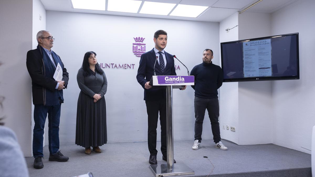 Joan del Alcázar, Ester Alba, José Manuel Prieto y Nahuel González, esta mañana al anunciar las actividades.