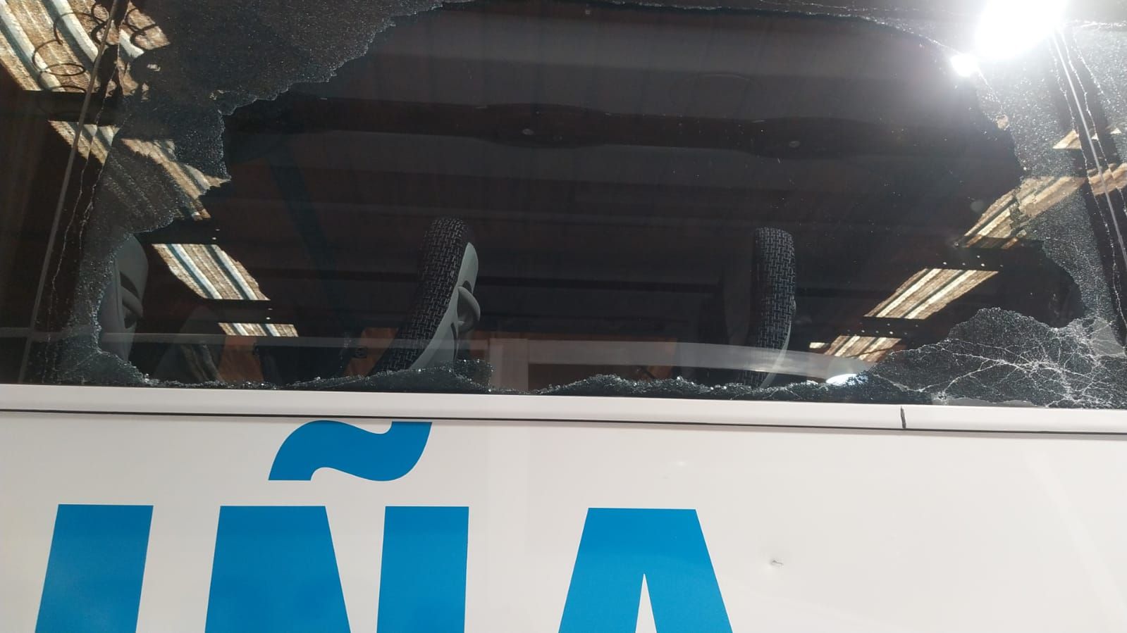 Ataque con disparos a dos autobuses de Monbús en Betanzos