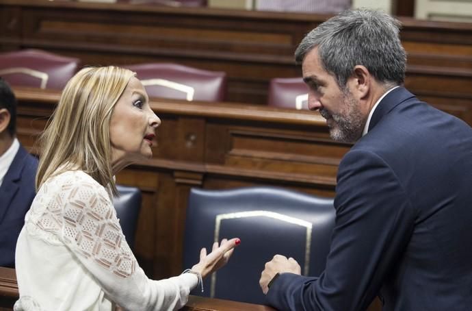 Pleno en el Parlamento de Canarias