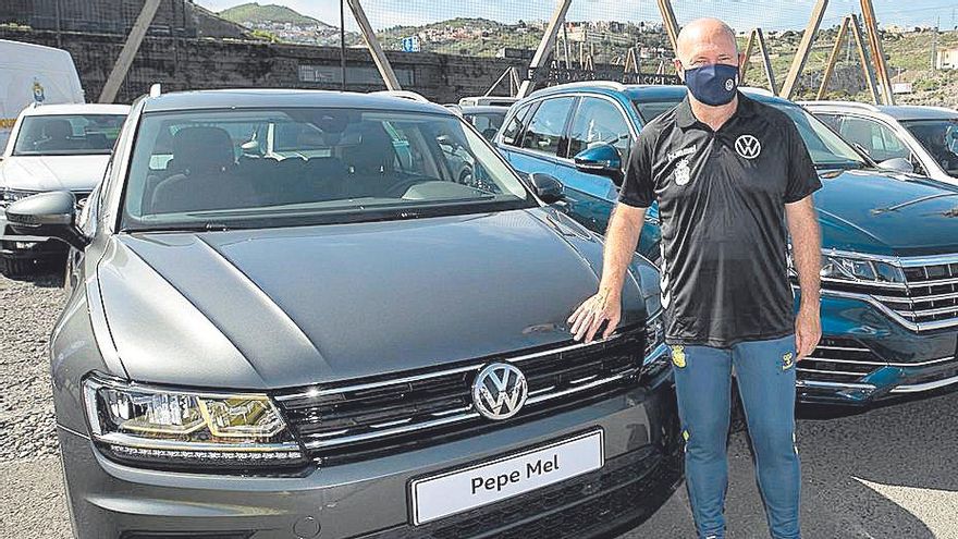 Pepe Mel con su coche