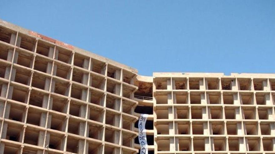 El recurso de un licitador retrasa el derribo del hotel Lagomar de La Manga