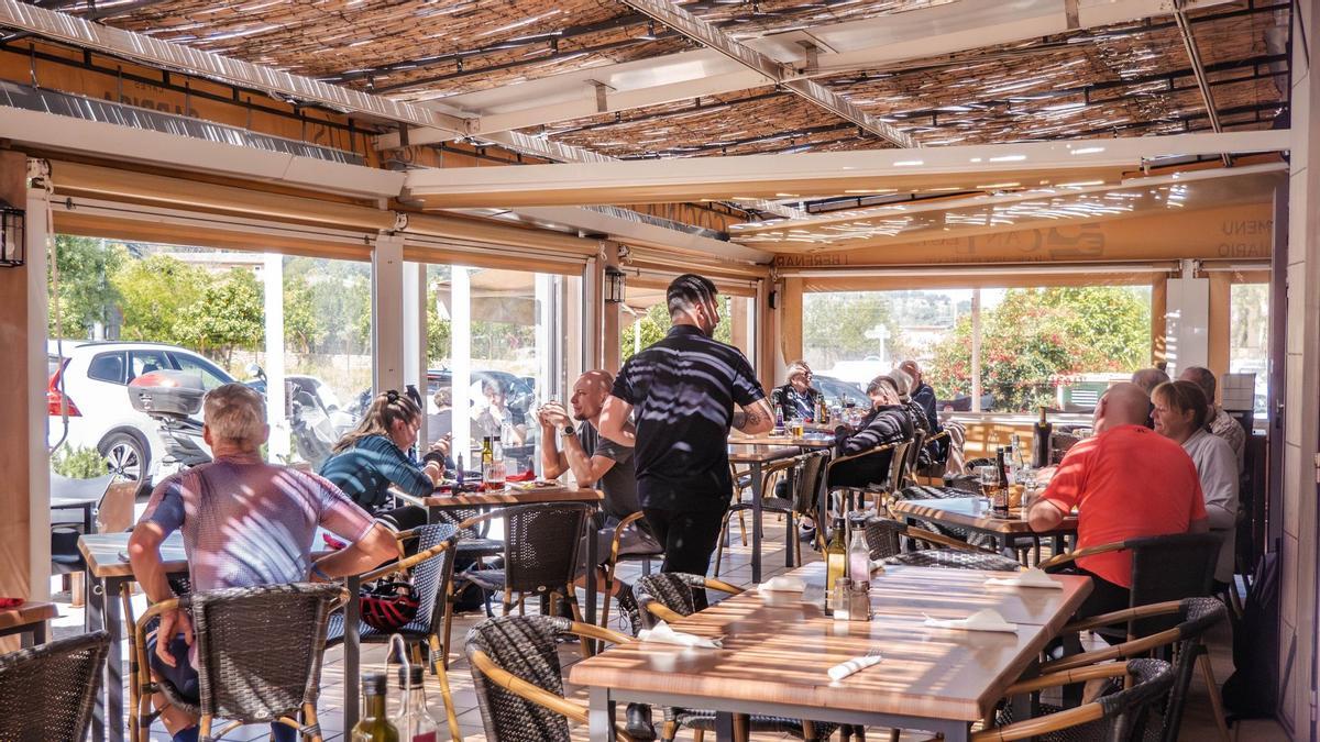 Los restaurantes enfocados a los residentes sortean la caída del consumo en las zonas turísticas: 'Nuestros clientes son los mallorquines'