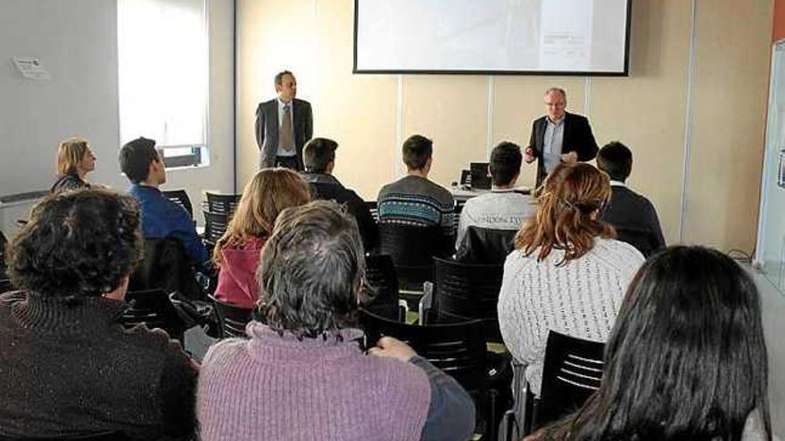 La reunió celebrada dimarts amb els joves que podrien marxar