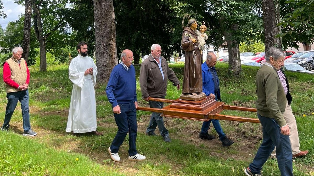 Tiñana celebra San Antonio con procesión, rifa, y la vista puesta en el 25.º aniversario de sus fiestas