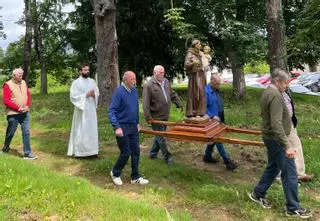 Tiñana celebra San Antonio con procesión, rifa, y la vista puesta en el 25.º aniversario de sus fiestas