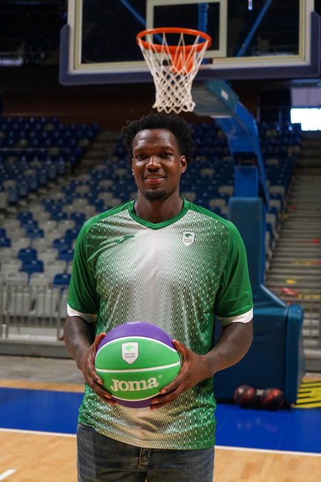 El Unicaja presenta a Deon Thompson