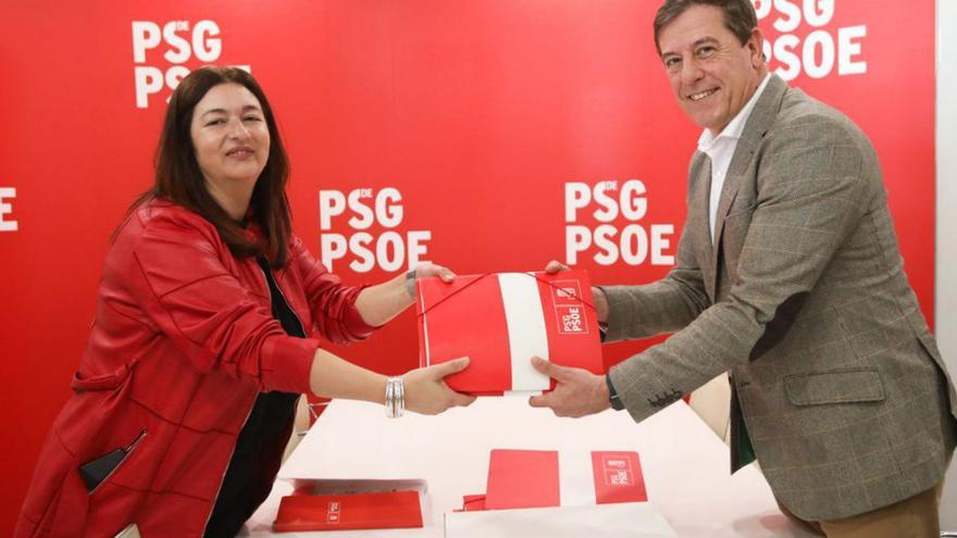 Besteiro entrega 1.000 avales para asumir ya el liderazgo de los socialistas gallegos