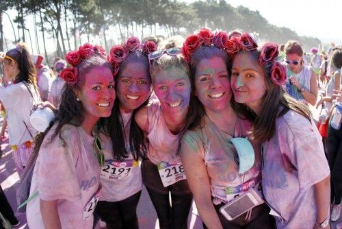 Samil se tiñe de múltiples colores con la Holi Run