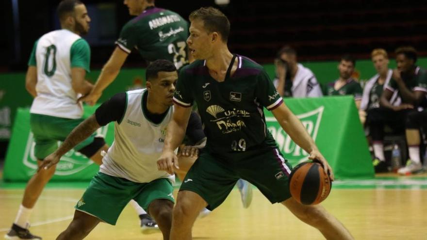 Gal Mekel en el primer encuentro de pretemporada ante el equipo bético