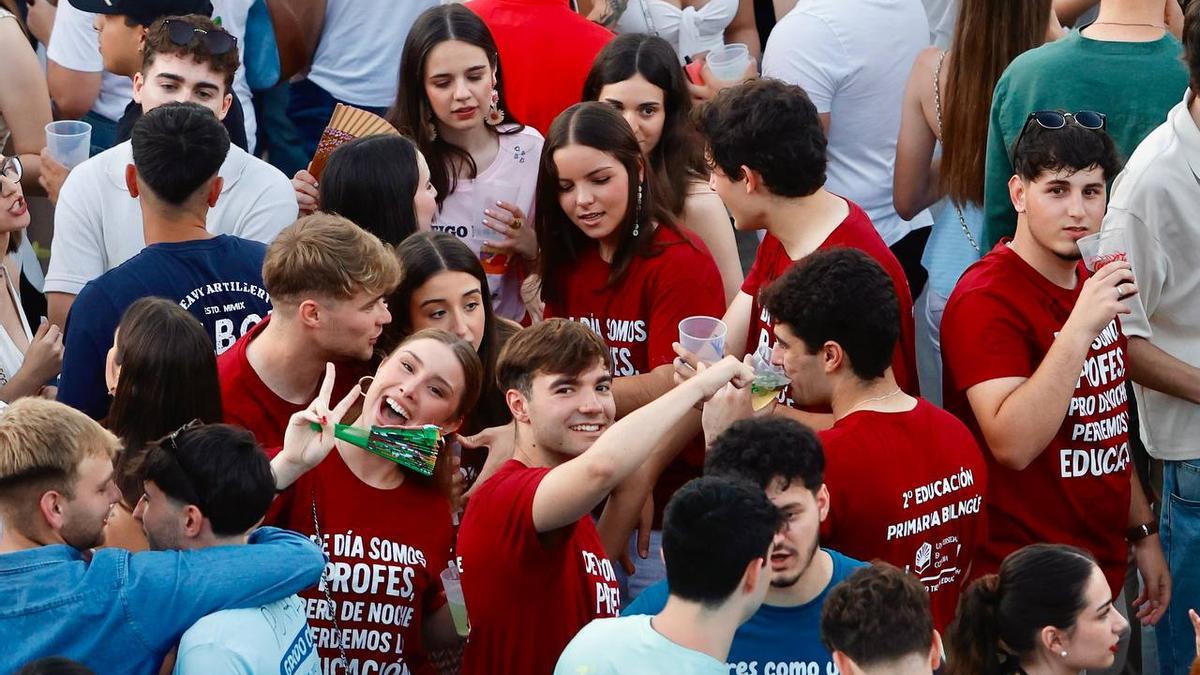 Botellón multitudinario en el miércoles de Feria