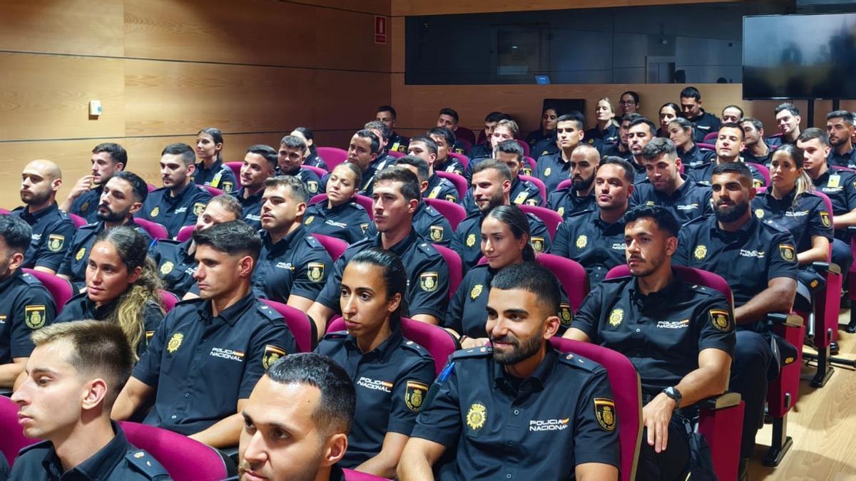 Presentación de los policías nacionales en Las Palmas de Gran Canaria.
