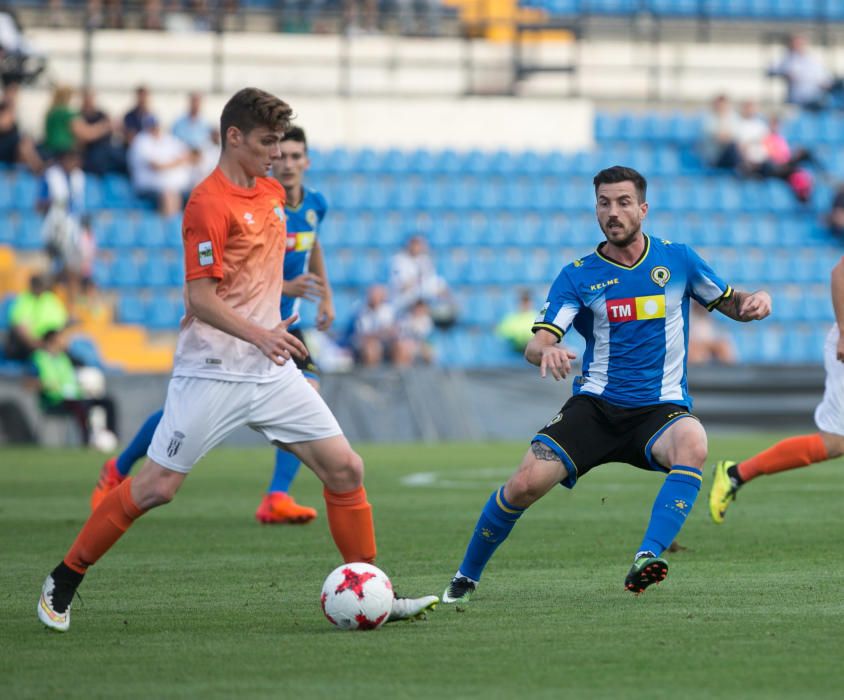 El Hércules despide al técnico argentino tras ganar por 3-2 al Peralada con mucho sufrimiento.