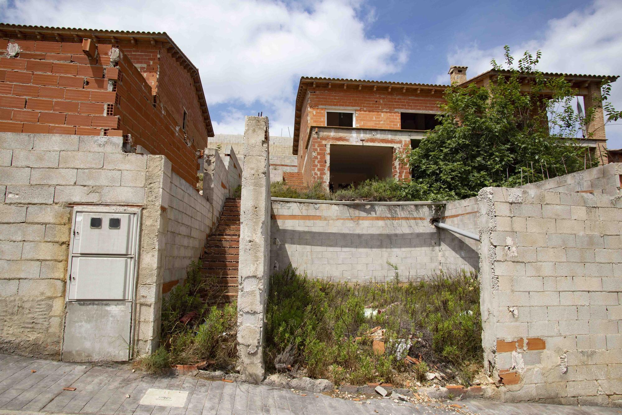 Urbanización la Besana paralizada desde 2008, en l’Énova.