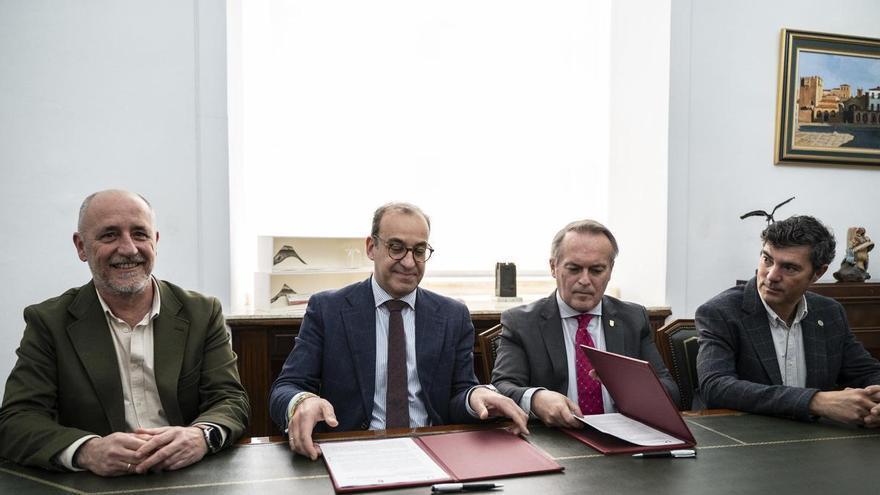 El aeródromo de Cáceres, inminente un año después: 225.000 euros para dar «un paso firme»