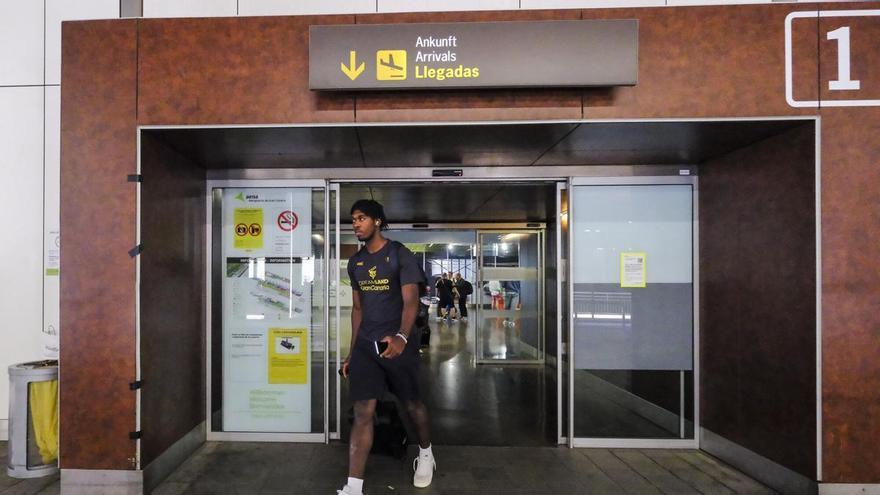 La llegada de los jugadores del CB Gran Canaria tras su descenso