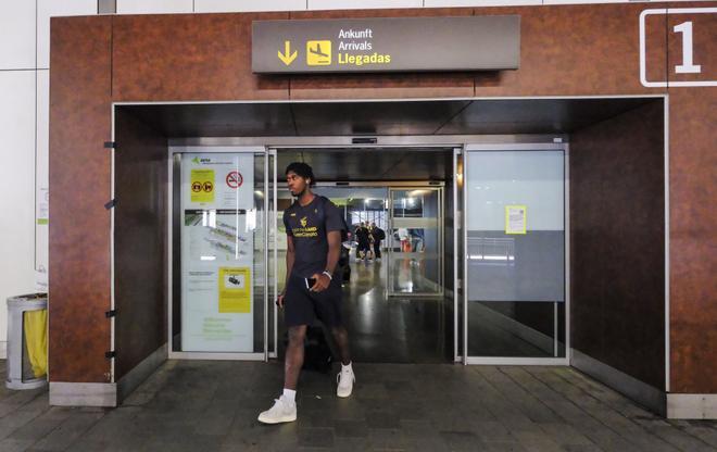La llegada de los jugadores del CB Gran Canaria tras su descenso