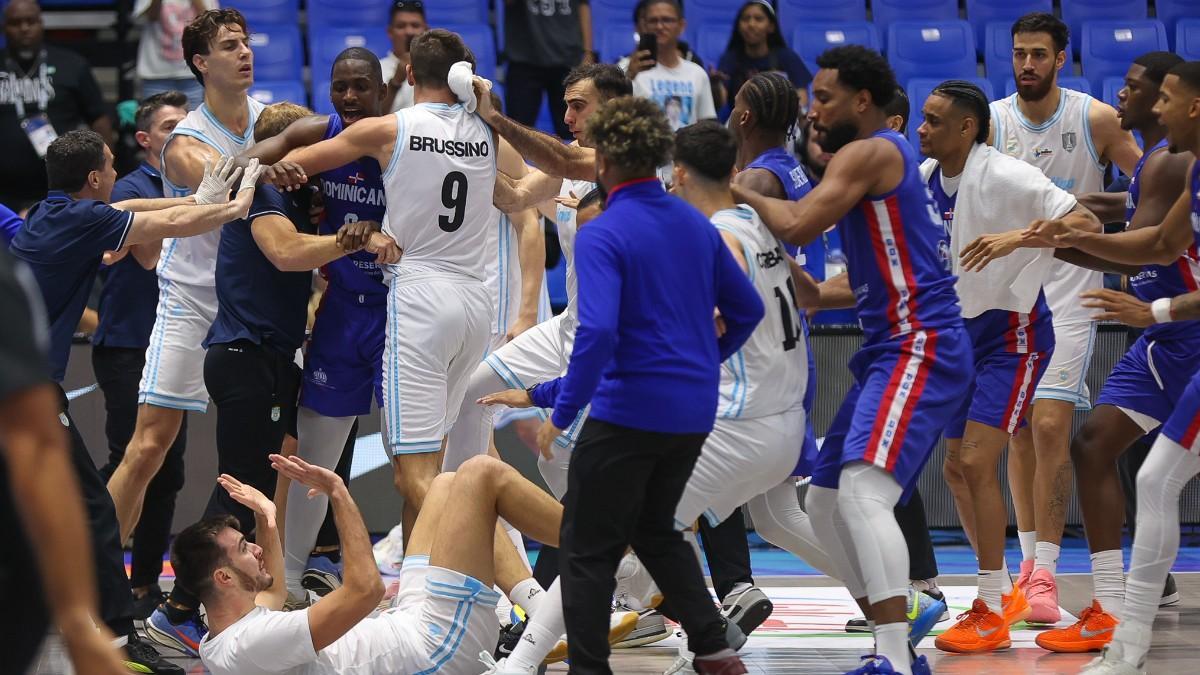 Argentina y República Dominicana llegaron a las manos tras un partido de alta intensidad