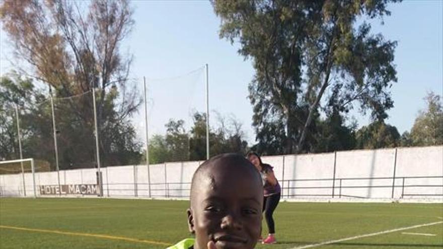 Un niño vuelve a Senegal tras ser intervenido de corazón