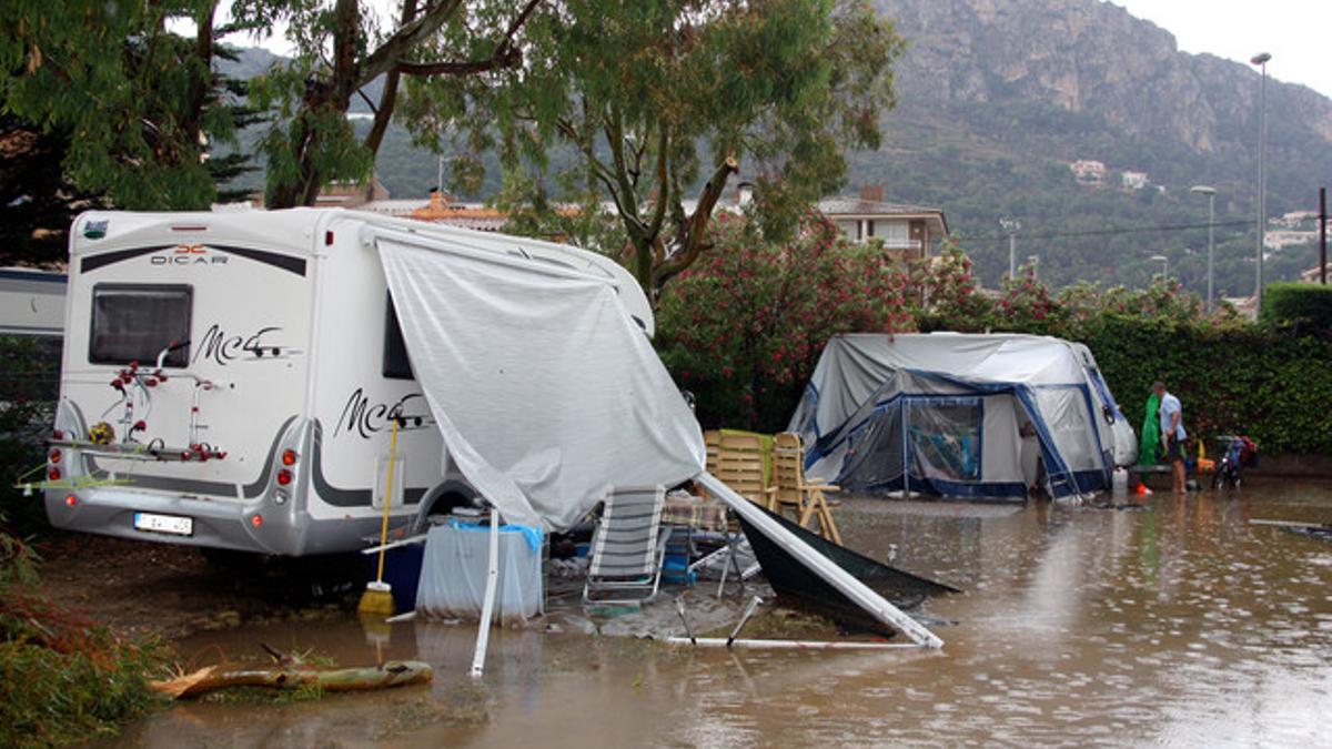 Aspecto de un camping en Torroella de Montgrí tras el aguacero.