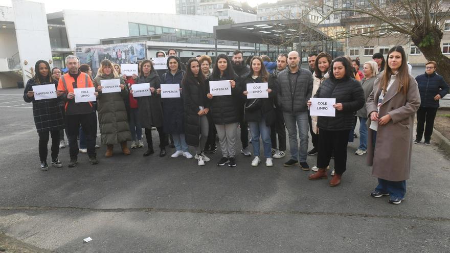 Cambre prorroga por 8 meses el contrato provisional de limpieza