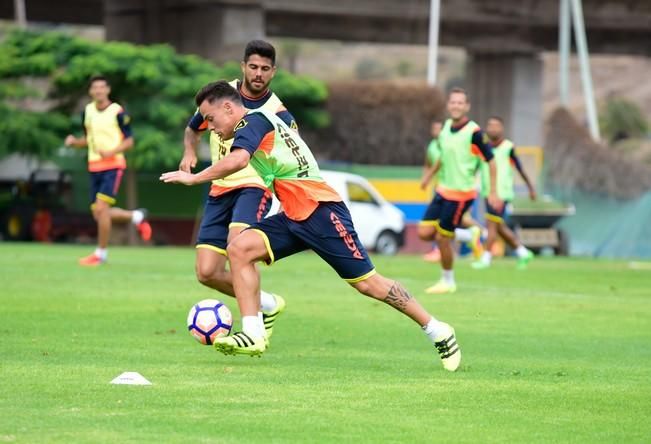 .Entrenamiento de la UD Las Palmas en Barranco ...