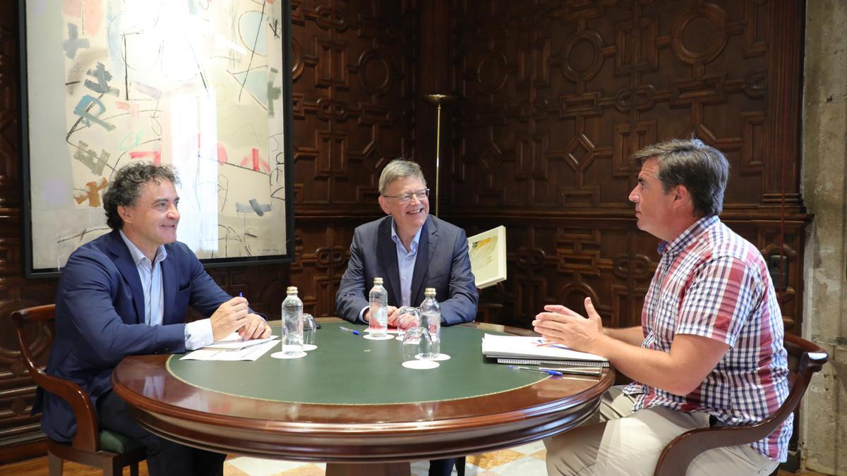 Puig, entre Colomer y Campos, durante la reunión mantenida hoy para valorar la temporada.