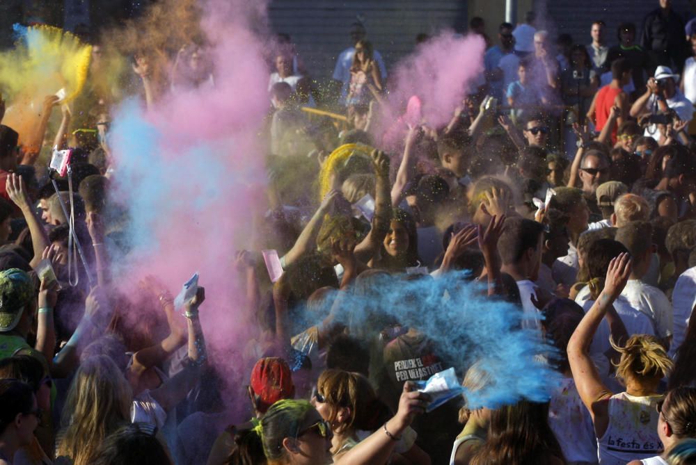 Festa «holi»a la Bisbal d'Empordà