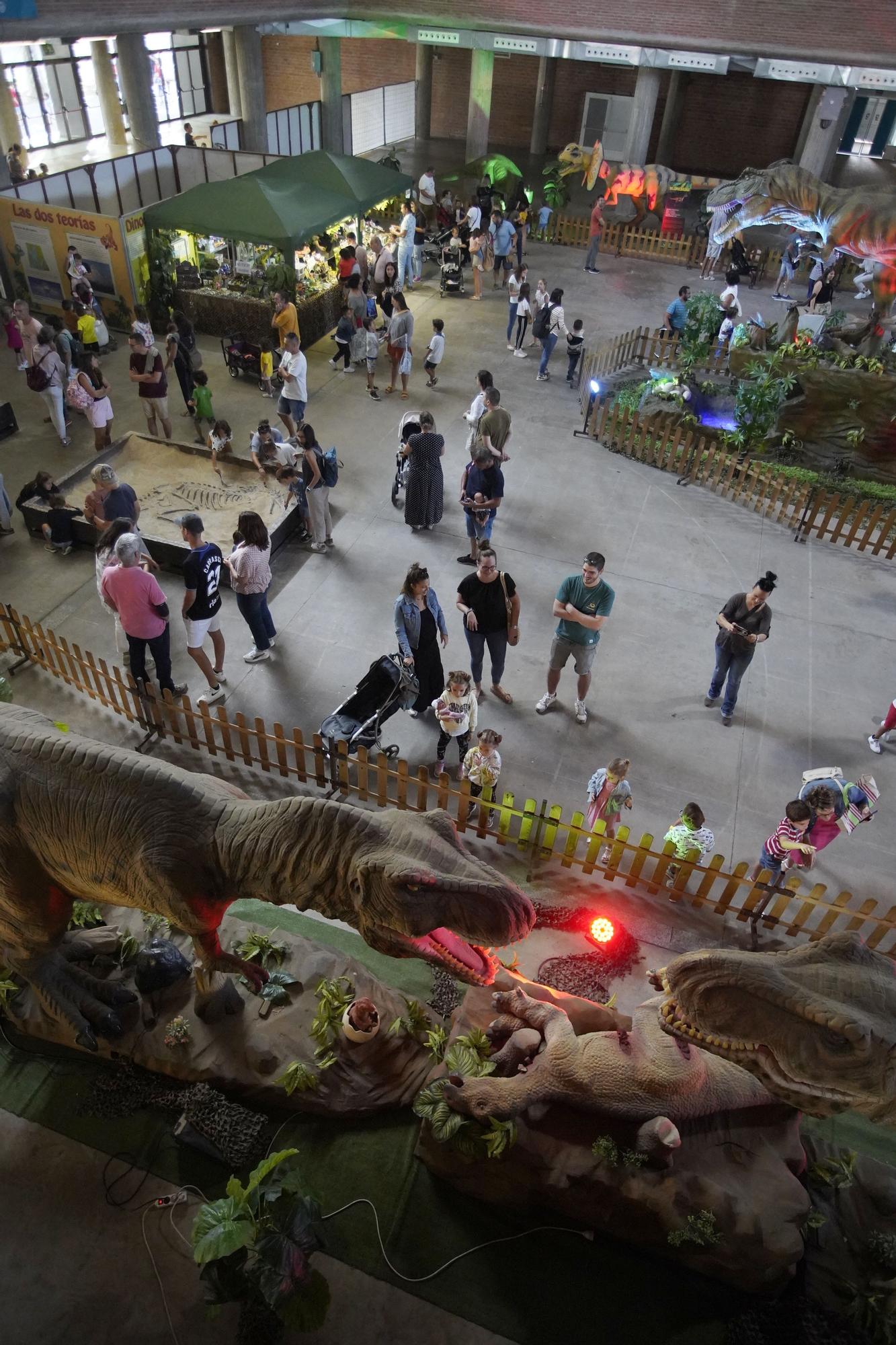 Dinosaures a mida real al Palau de Fires