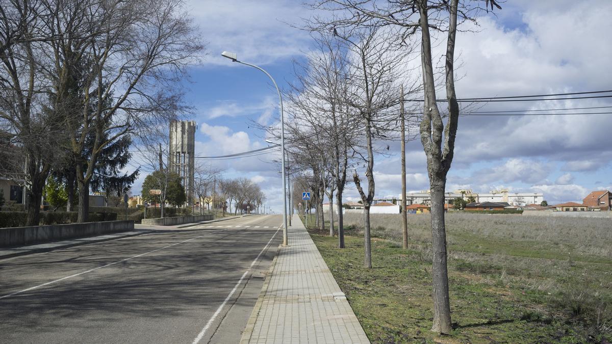 La casa de cultura del barrio San Isidro, se encuentra junto al depósito de agua.