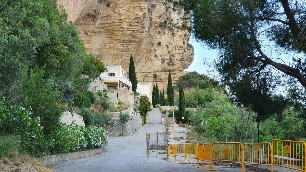 La familia de Antoni Vadell pide la reapertura del Santuari de Gràcia para visitar su tumba