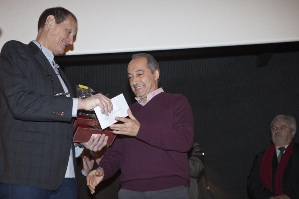 Entrega de premios del concurso de tonada "Ciudá de Llangréu".