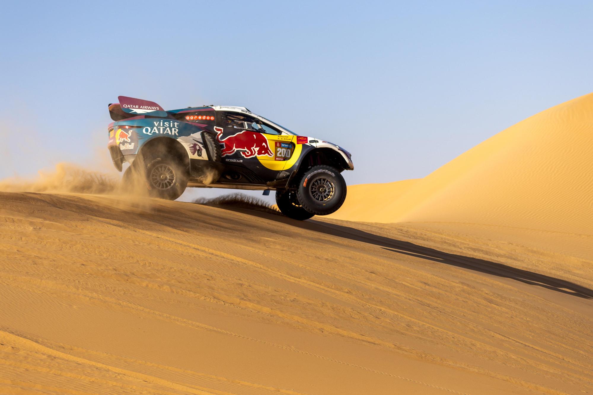 Al-Attiyah y Quintanilla emergen en el desierto antes de la etapa reina del Dakar