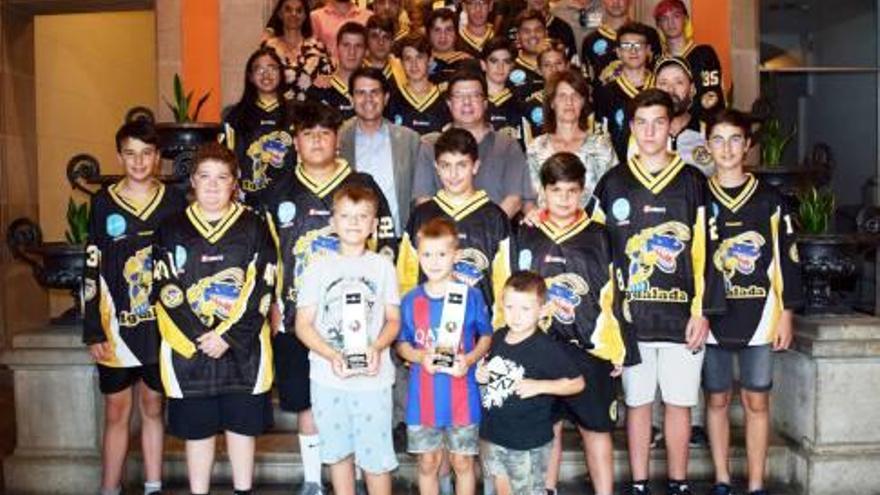 Recepció a Igualada als equips campions d&#039;hoquei en línia