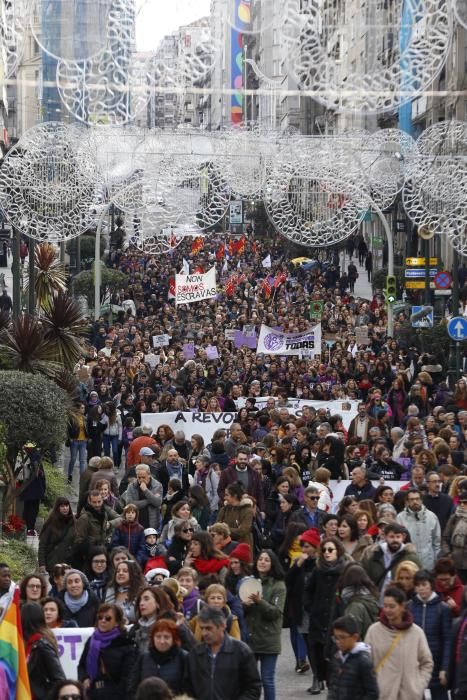 Vigo sale a la calle para clamar contra la violencia machista // R. Grobas