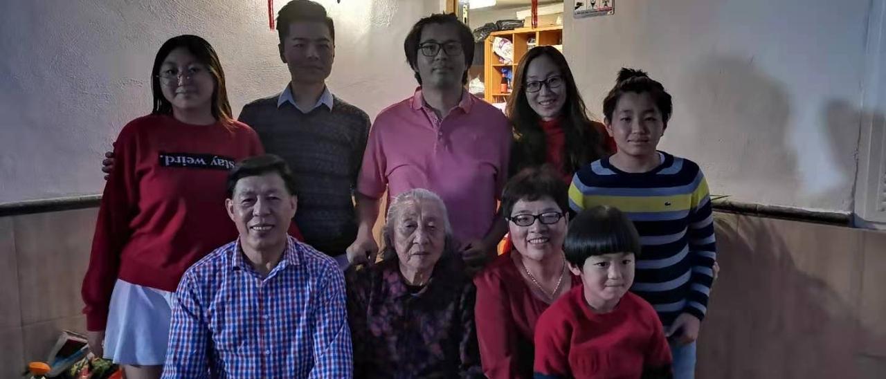 Cuatro generaciones de la familia Jinlui, afincada en Gran Canaria desde hace casi tres décadas.