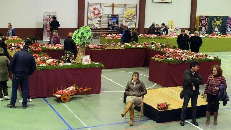 Algunos de los cultivadores, ayer en el pabellón. // Gonzalo Núñez