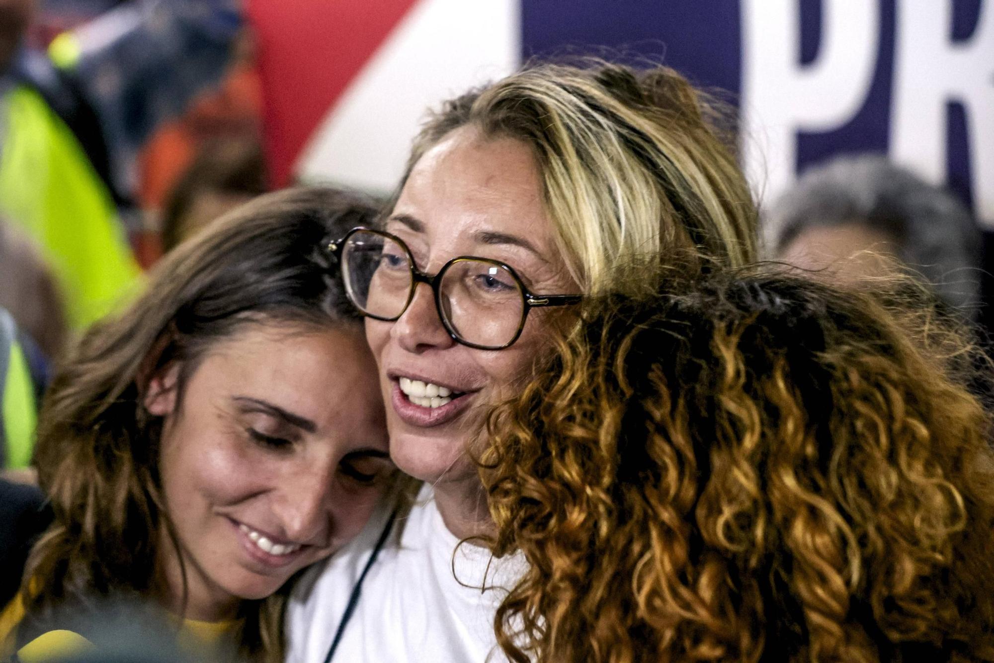 La llegada de Reyes Rigo, Lucía Muñoz y Alejandra Martínez al Aeropuerto de Palma en imágenes
