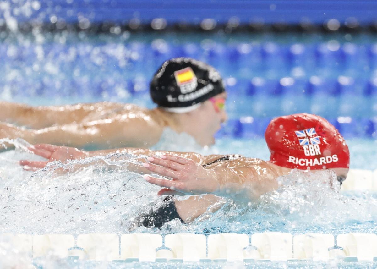 PARIS (France), 16/08/2026.- Emiley Richards (C) of Britain competes in the Women's 200m Butterfly Final at the European Aquatics Championships in Paris, France, 16 August 2026. (200 metros, Francia, Reino Unido) EFE/EPA/MOHAMMED BADRA