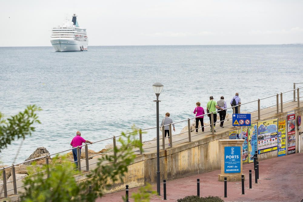 Cruceristas con acento alemán en Benidorm