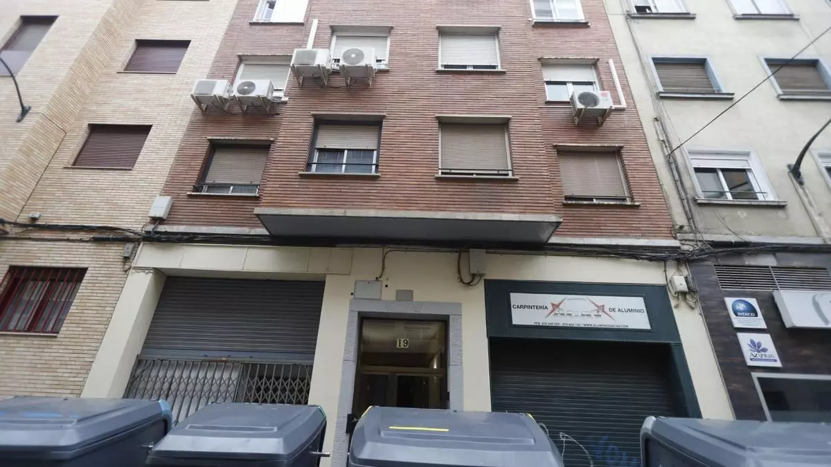 Apuñalamiento en Zaragoza: un hombre intenta asesinar a su novia pero se le rompe el cuchillo